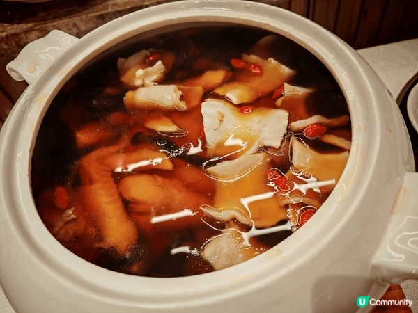 超過6斤重嘅帝王蟹, 肥美肉多, 蟹膏拎嚟煮伊麵, 蟹身清蒸...