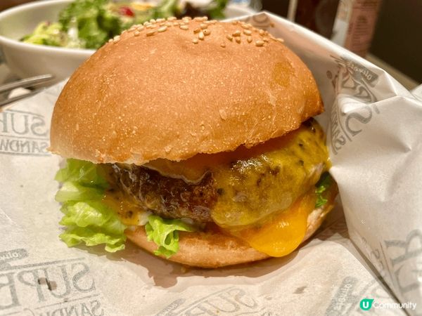 今次比我發現到呢個漢堡包真係好好味，安格斯牛肉好大舊，d醬又...