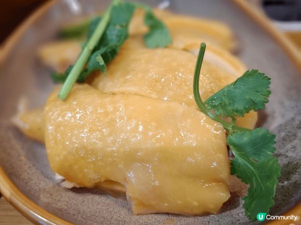 蘇山雞飯的海南雞飯真係好好食，雞肉鮮嫩兼大大碟，配合埋油飯，...