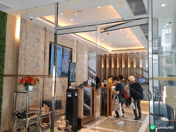 帝都酒店的國穗軒，價錢相宜， 點心食物質素唔差，最欣賞嘅係羅...