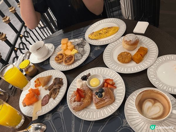 前排去澳門玩,去左位於倫敦人嘅邱吉爾餐廳食自助早餐｡雖然係早...