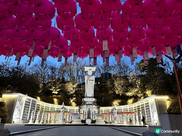 韓國奉恩寺，有很多藝人前去，打卡很好看而且很靈驗。