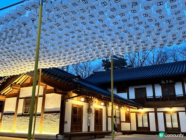 韓國奉恩寺，有很多藝人前去，打卡很好看而且很靈驗。