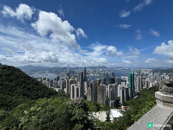 太平山頂是香港島最高山峰，可以俯瞰維多利亞港，夜景更加吸引。...