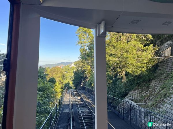 山頂遊，必定要搭纜車，嗰日天氣好好，成日景都好靚