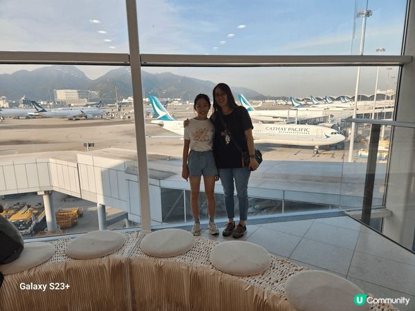 AIA摩天輪是一個便宜又舒服嘅活動，短短7，8分鐘已經可以飽...
