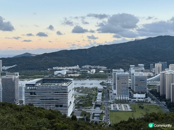 小橫琴山位於珠海橫琴島北側，是一個結合自然生態與城市景觀的登...