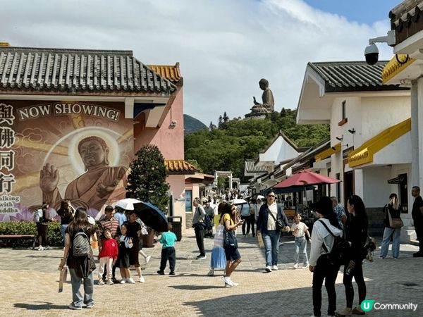 圖片的景點是昂坪，包括昂坪市集和昂坪360纜車。此地是熱門旅...