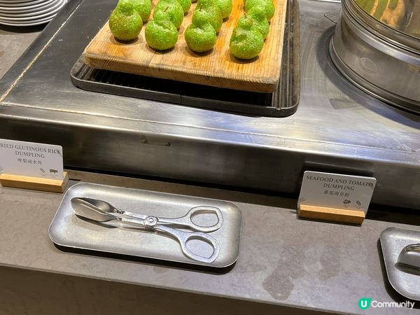 位於荃灣悅來酒店的「懷舊香港美食」自助餐，有氣氛。