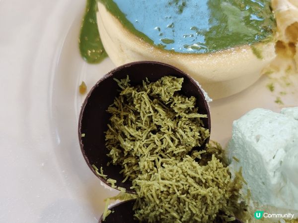 開心果梳乎厘,一個人食兩件梳乎厘。滿口裏甜品，甜甜蜜蜜 ，朱...