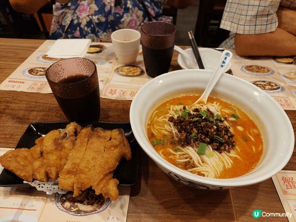 夏麵館嘅下午茶抵食吸引，今次試排骨擔擔麵，再以優惠價加配鮮肉...