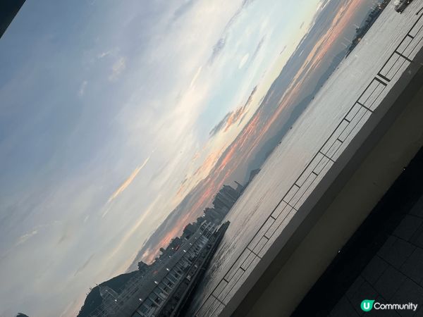 站喺尖沙咀海運大廈望出去，眼前就係一片無邊無際嘅汪洋大海，但...