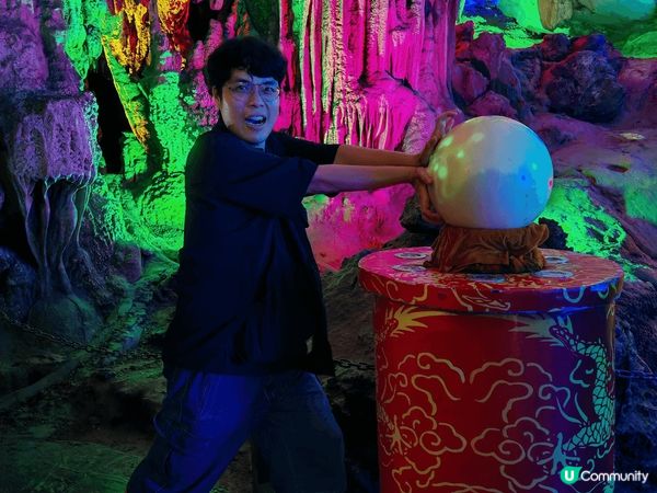 聚龍潭唔止係大自然嘅鬼斧神工，更係一個彷如穿梭銀河嘅夢幻秘境...