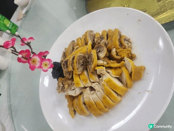 這間美食在葵芳廣場茶餐廳，美食多元化經濟實惠，不妨試一試。