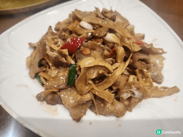 這間美食在葵芳廣場茶餐廳，美食多元化經濟實惠，不妨試一試。