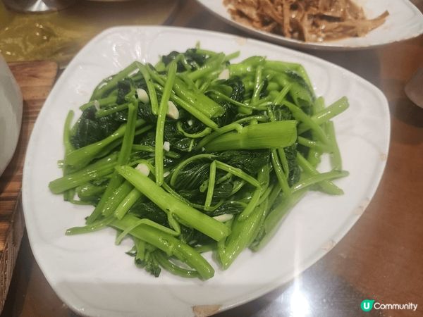 這間美食在葵芳廣場茶餐廳，美食多元化經濟實惠，不妨試一試。