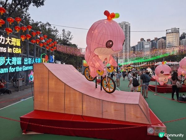 ✨今天(7/10/25)追月黎到維園的中秋彩燈會，我地大約黃...