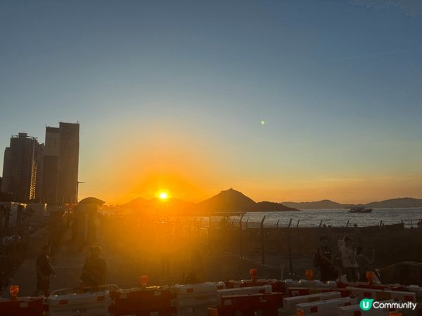 週末到堅尼地城加多近街海濱長廊吹著海風，欣賞日落，只要有咗P...