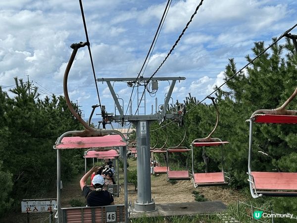 日本鳥取砂丘，喺日本最大規模嘅沙丘。砂丘入邊就係大海，吹住海...