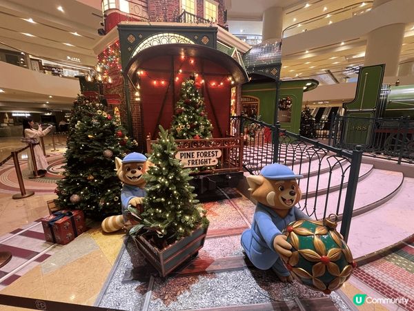 聖誕列車即將出發，還沒上車的旅客請盡快上車🚂🎄🏠嘟嘟～～...
