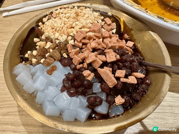 我介紹呢間專門食酸菜魚嘅店舖，佢位於馬鞍山新港城嘅「小娘酸菜...