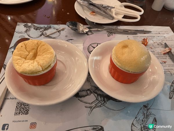 香港萬麗海景酒店萬麗咖啡室推出自助餐,食物豐富,可以任食蟹腳...