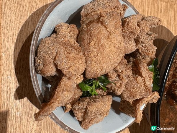 最近去了好多香港的特色餐廳吃,有去了荃灣的茶木吃,豬軟骨魯肉...