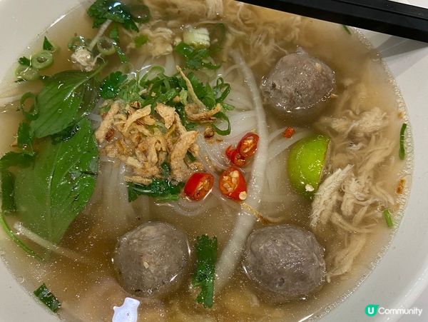 越式牛丸雞絲河粉