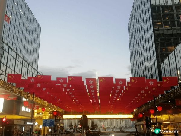 國慶日早上到尖沙咀國旗旗海打卡, 晚上去睇無人機表演, 開心...