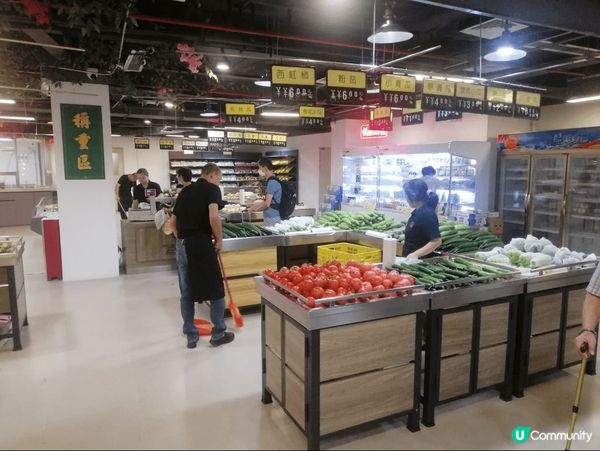 到深圳香蓮街市買?最抵，又平又靚，蔬菜分類及街市隔局井井有條...