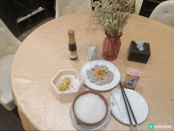 位於旺角的凯旋木馬餐廳，在長樂街一樓，連樓梯都裝修一流，食物...