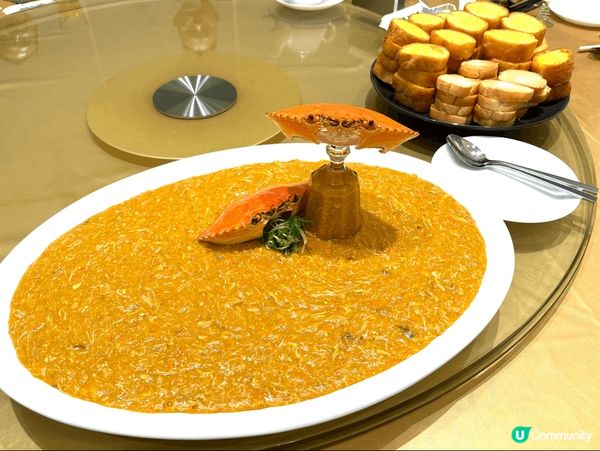 早前和親友在「東煮友喜」私房菜享受美食，品嚐了鮑魚、蟹羹、龍...