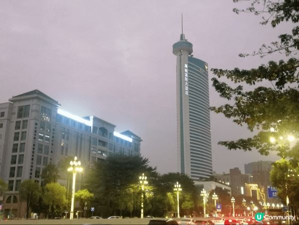 去廣州，一定要入住最出名的花園酒店。入夜後的花園酒店，景色美...
