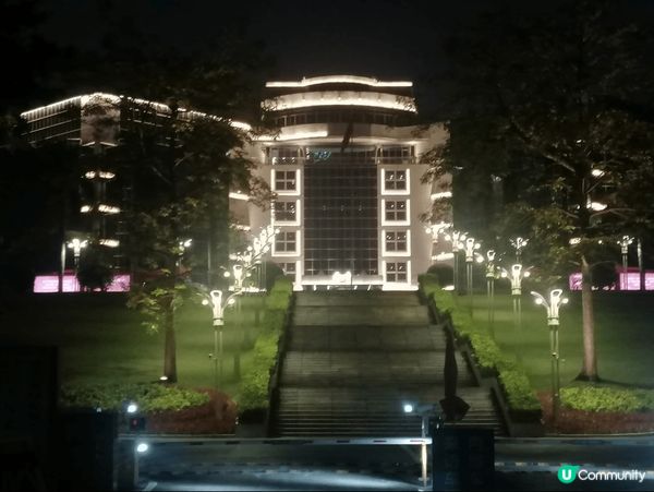 去廣州，一定要入住最出名的花園酒店。入夜後的花園酒店，景色美...