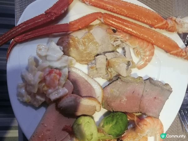 去美麗華酒店食自助餐，有龍蝦，長腳蟹，蟹腳，非常豐富及新鲜，...