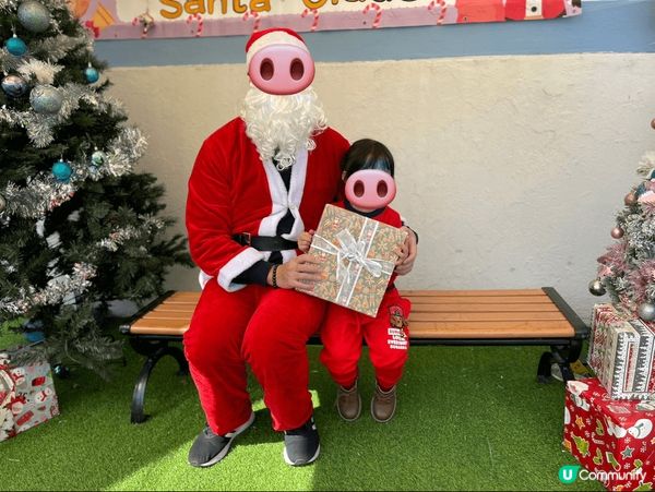 學校連續2日聖誕聯歡會，有老師和家長準備各種攤位遊戲、印手聖...