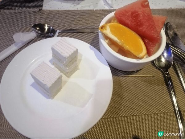 我最喜歡吃甜品生果，尤其是雪糕。去到食西餐，一定叫雪糕加棷汁...