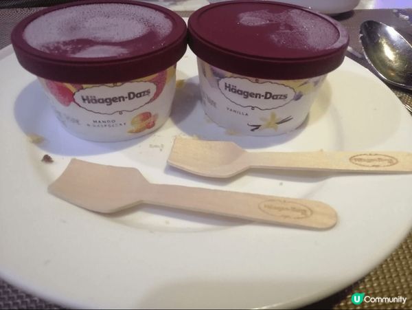 我最喜歡吃甜品生果，尤其是雪糕。去到食西餐，一定叫雪糕加棷汁...