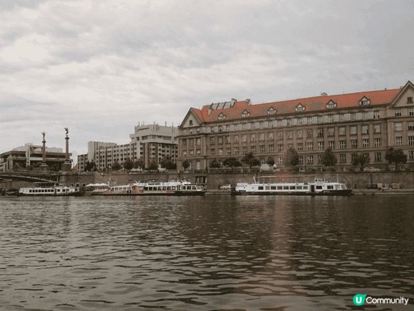 藍色多惱河就聽得多，去捷克當然要去多惱河感受下浪漫的氣氛，之...