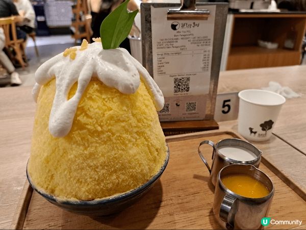 泰國是我每年也前往之地方，每次吃的地道食物也不會厭，例如豬手...