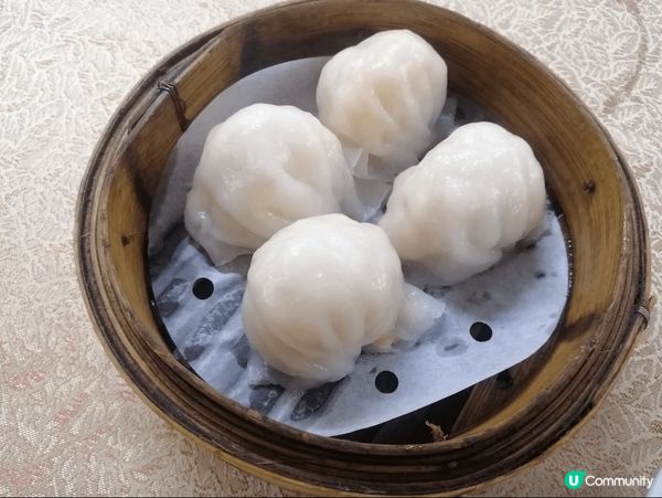 到電視節目介紹的懷舊酒家飲茶，懷舊的點心手推車推着點心，蝦餃...