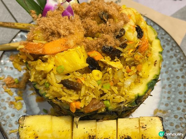 我推介一間泰國菜,佢嘅海南雞菠蘿炒飯同埋泰式炒河非常好味,佢...