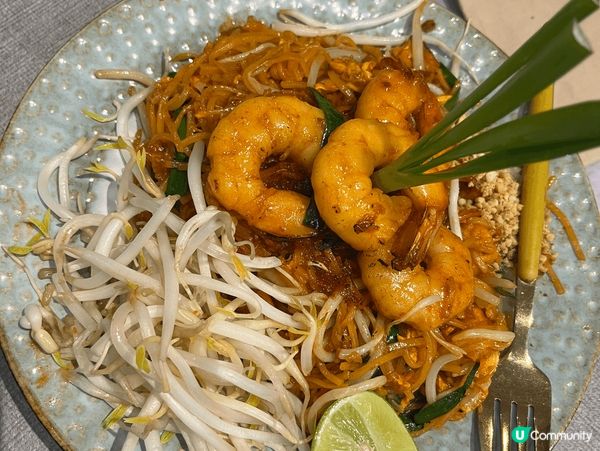 我推介一間泰國菜,佢嘅海南雞菠蘿炒飯同埋泰式炒河非常好味,佢...