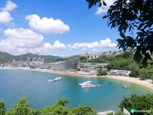 中秋節假期與家人到東坪洲渡假。有陽光，有海灘，與家人一起同陽...
