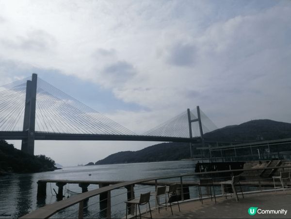 放假去馬灣逛逛。有特色的建築，招牌的馬灣地標，遠望青馬大橋，...
