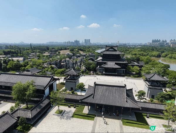 廣州市文化館新館位於海珠湖畔，建築總面積5.7萬平方米，佔地...