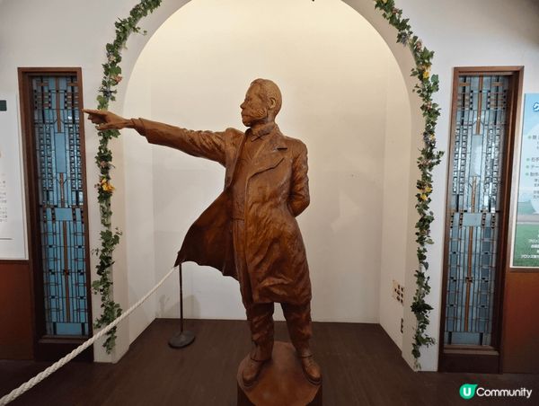 冰凍的羊奶雪糕和羊丘