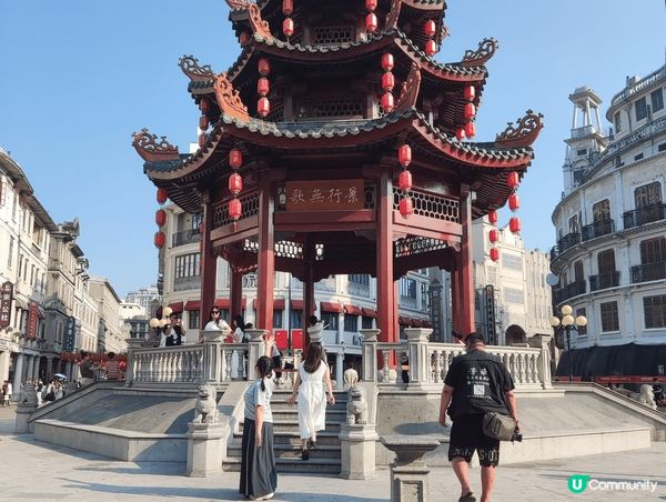 汕頭小公園位於汕頭的老城區，滿街殘舊的西洋式騎房，是汕頭老城...