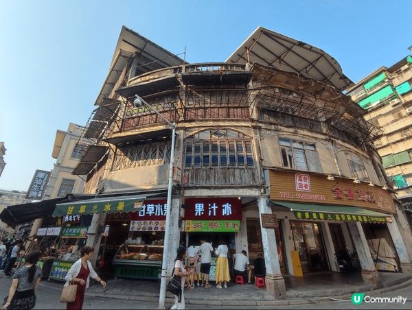 汕頭小公園位於汕頭的老城區，滿街殘舊的西洋式騎房，是汕頭老城...