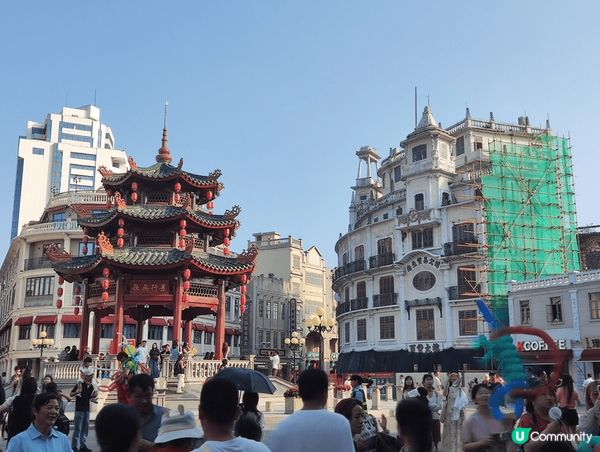 汕頭小公園位於汕頭的老城區，滿街殘舊的西洋式騎房，是汕頭老城...